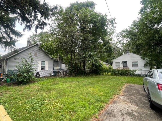 Building Photo - 1141 E Bernhard Ave