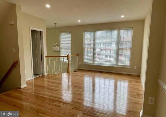 Foto del edificio - 9058 Two Bays Rd