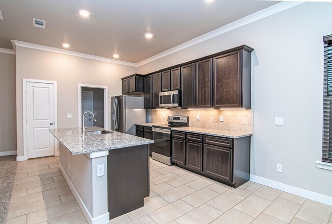 Foto del edificio - 6841 Rio Pl