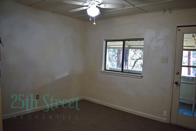 Building Photo - 347 Nile St