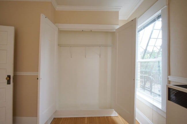 Building Photo - Buckman-Charming Corner Studio with Update...