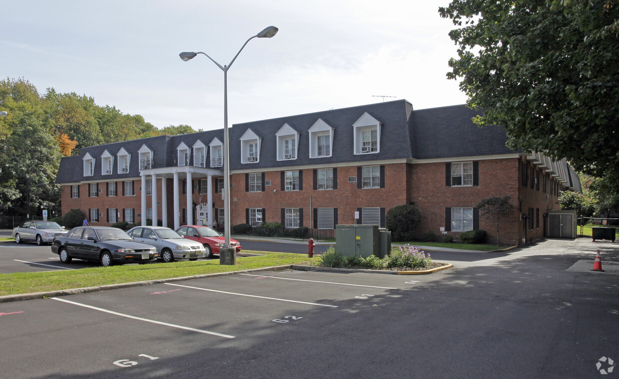 Foto del edificio - Maplewood Senior Citizens Apartments