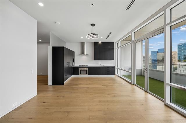 Foto del edificio - 2430 Victory Park Ln