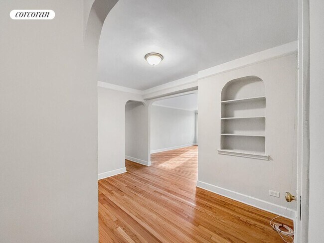 Foto del edificio - 1685 E 5th St