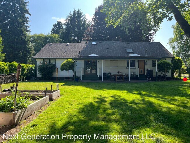 Building Photo - 3 br, 2 bath House - 450 Walnut Ln.