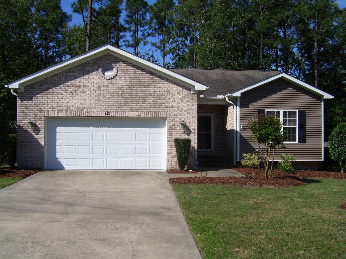 121 Lori Ln, Aberdeen, NC 28315 House Rental in Aberdeen, NC