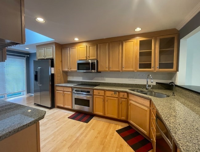 Building Photo - 69 Algonquin Rd