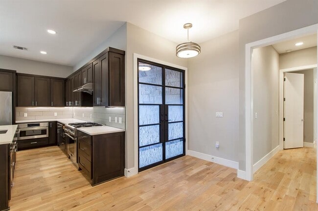 Foto del edificio - 901 Bouldin Ave