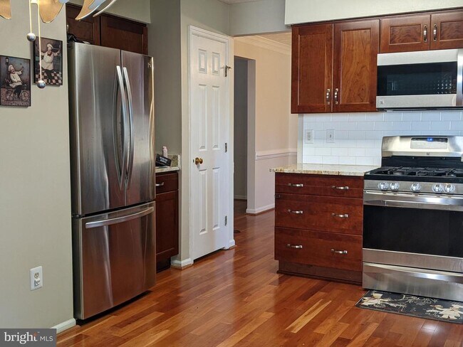 Foto del edificio - 4104 Swiss Stone Dr