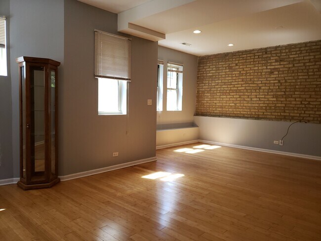 Building Photo - 6200 N Kimball Ave
