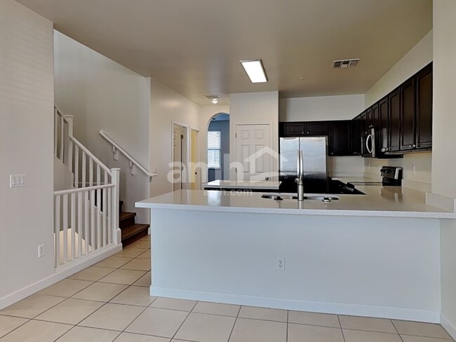 Foto del edificio - 881 S Storment Ln