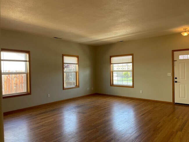 Foto del edificio - 830 Isherwood Dr