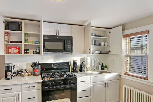 Building Photo - 3446 N Ozark Ave