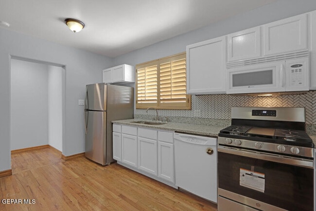 Building Photo - 406 W Overland Ave