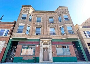 Building Photo - 2939 W Belmont Ave