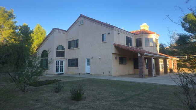 Foto del edificio - Bell Canyon 5-Bedroom Home with Panoramic Valley Views – Expansive Yard & Gated Community