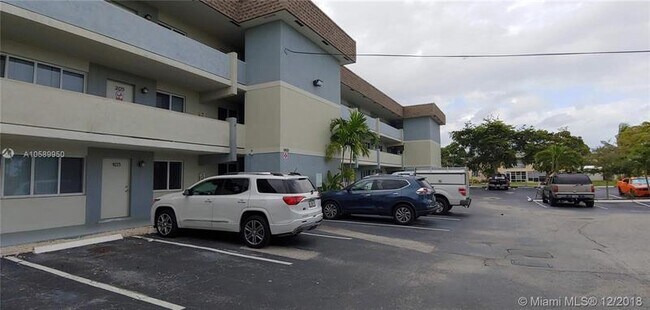 Foto del edificio - 1400 NE 54th St