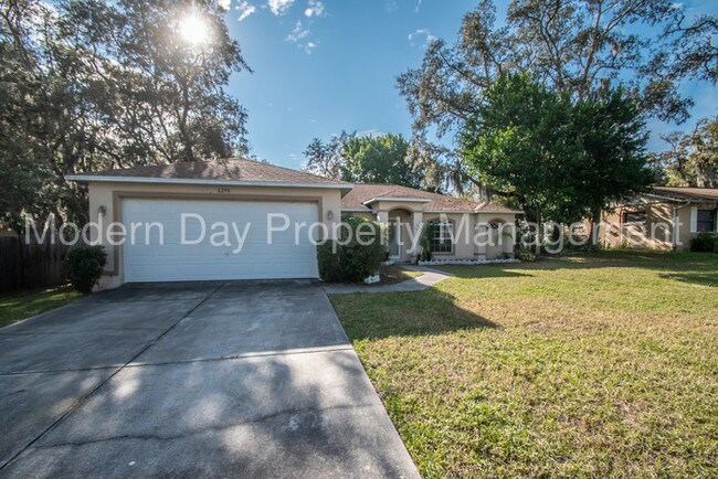 Building Photo - 3/2/2 FENCED YARD AND NEW CARPET!