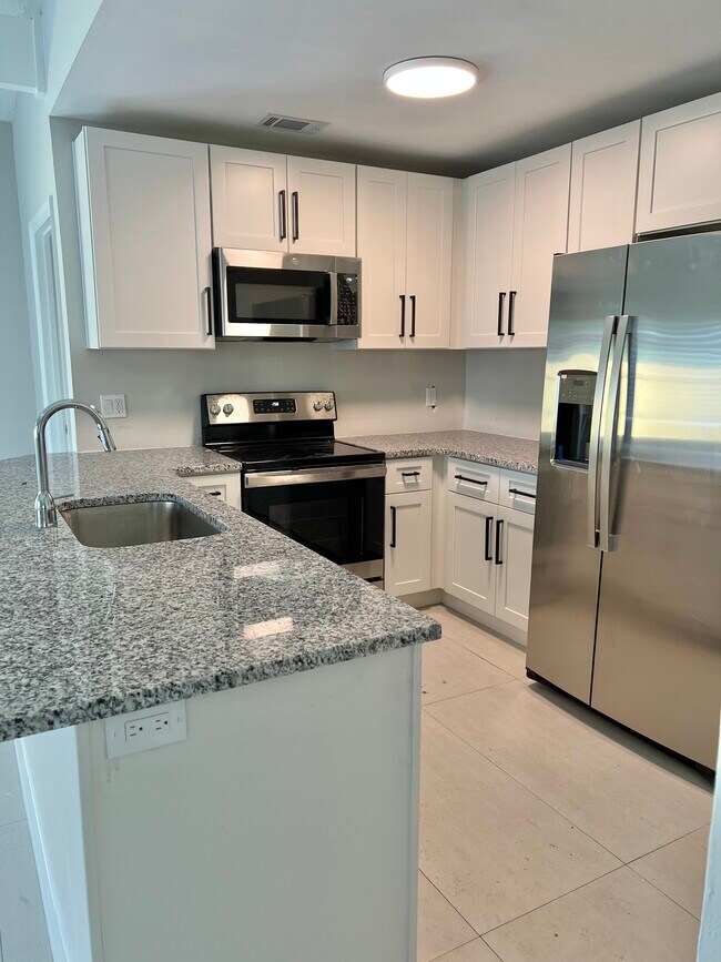 Kitchen - 4964 Dover Cir