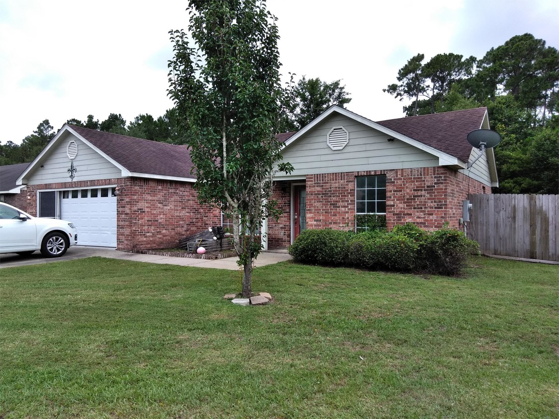 Primary Photo - 1137 Gum St
