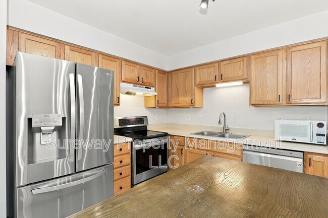 Building Photo - 15 Guilford Pl