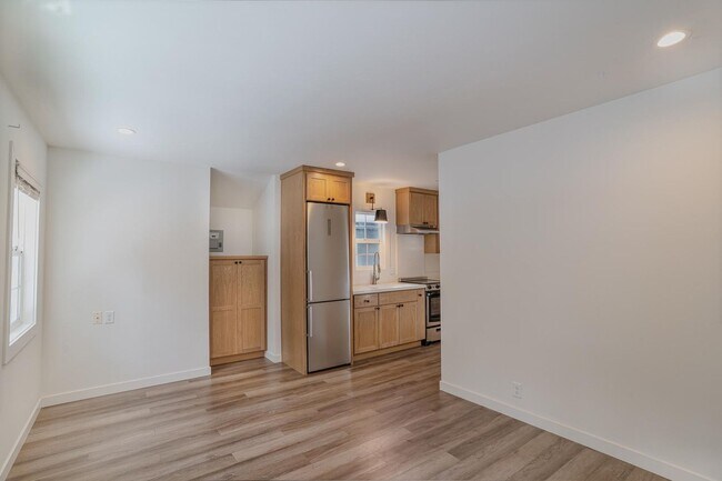Foto del edificio - 8683 Rainbow Ave