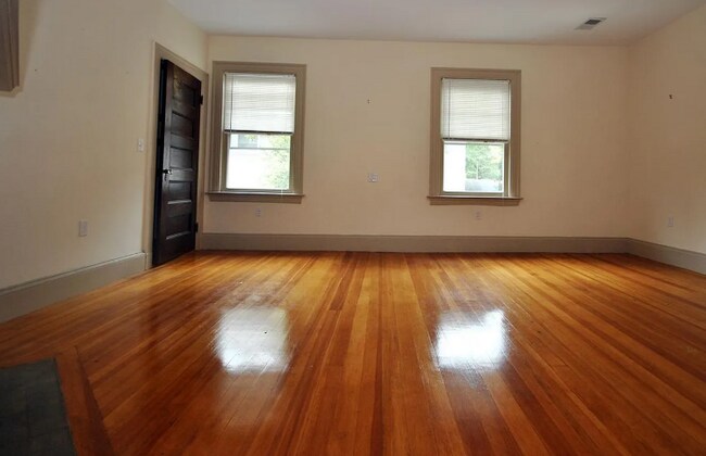 Foto del edificio - 58 Englewood Ave