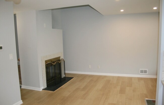 Building Photo - 26 Tory Ct