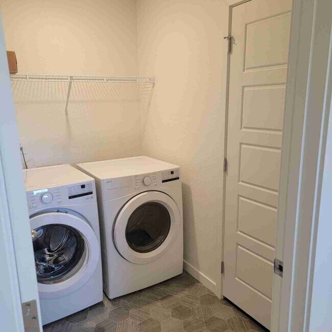 Foto del edificio - 323 Condor Wy