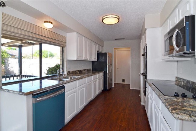 Foto del edificio - 1902 Baylor Dr