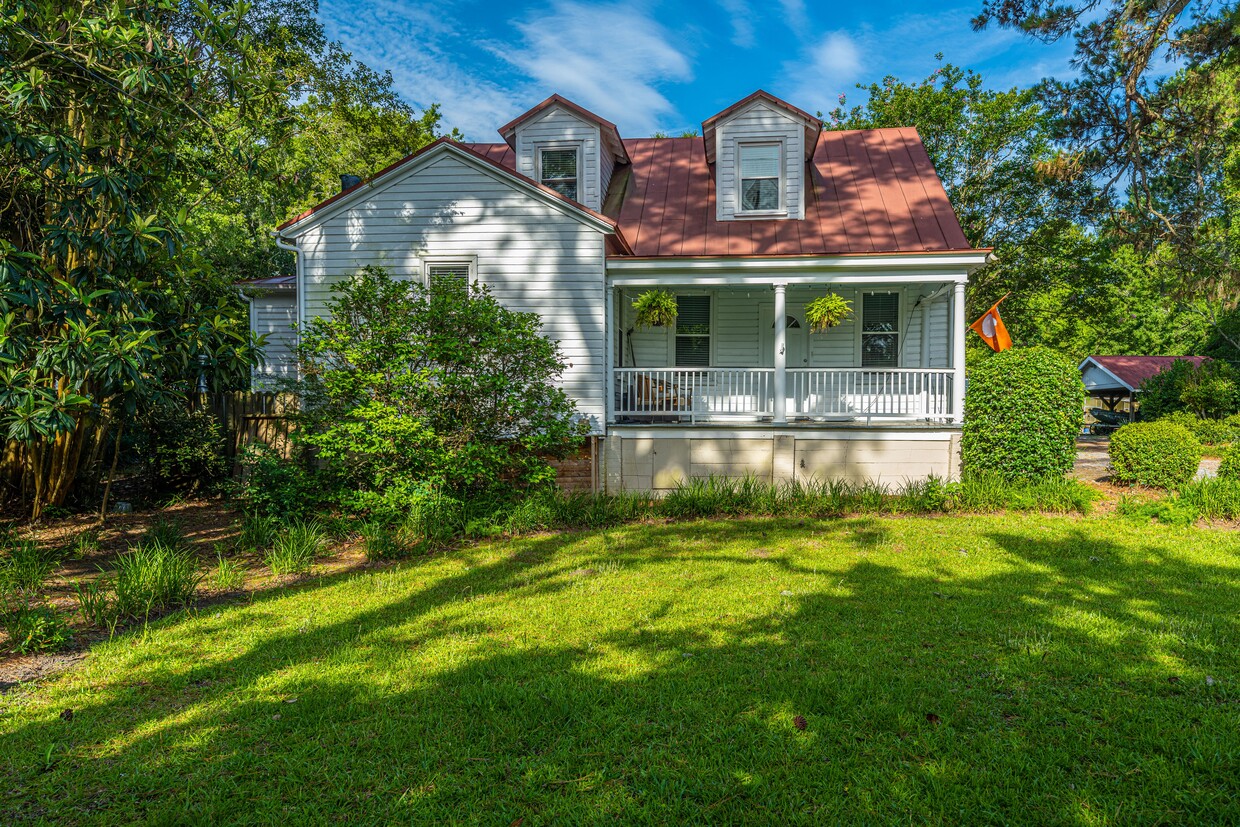 Primary Photo - 685 Folly Rd