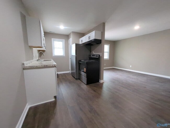 Building Photo - 3913 Talwell Dr SW