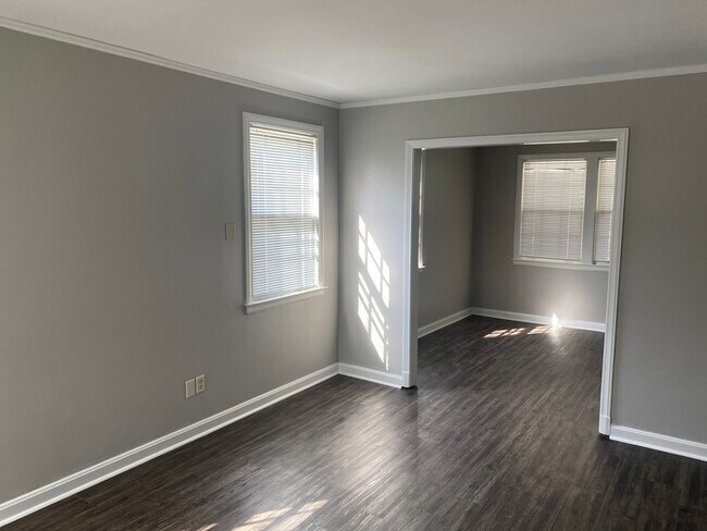 Building Photo - $500 OFF FIRST MONTH'S RENT!