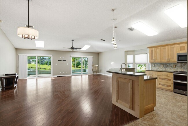 Building Photo - 349 Fountainview Cir