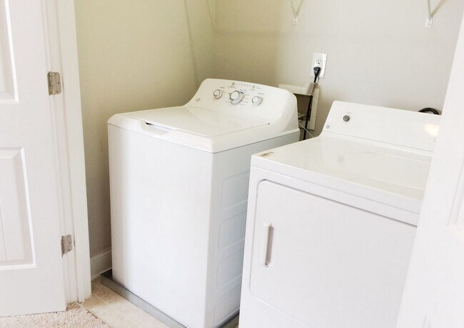 Washer/ Dryer - 7709 Alexander Promenade Place