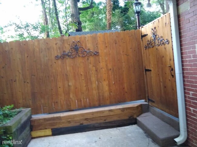 Foto del edificio - 3 br, 1 bath House - 802 Larry Lane