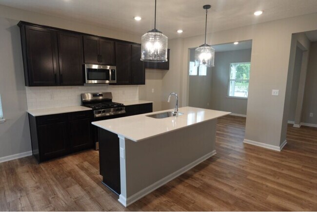 Foto del edificio - 1717 Real St