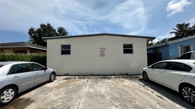 Building Photo - 2220 Charleston St