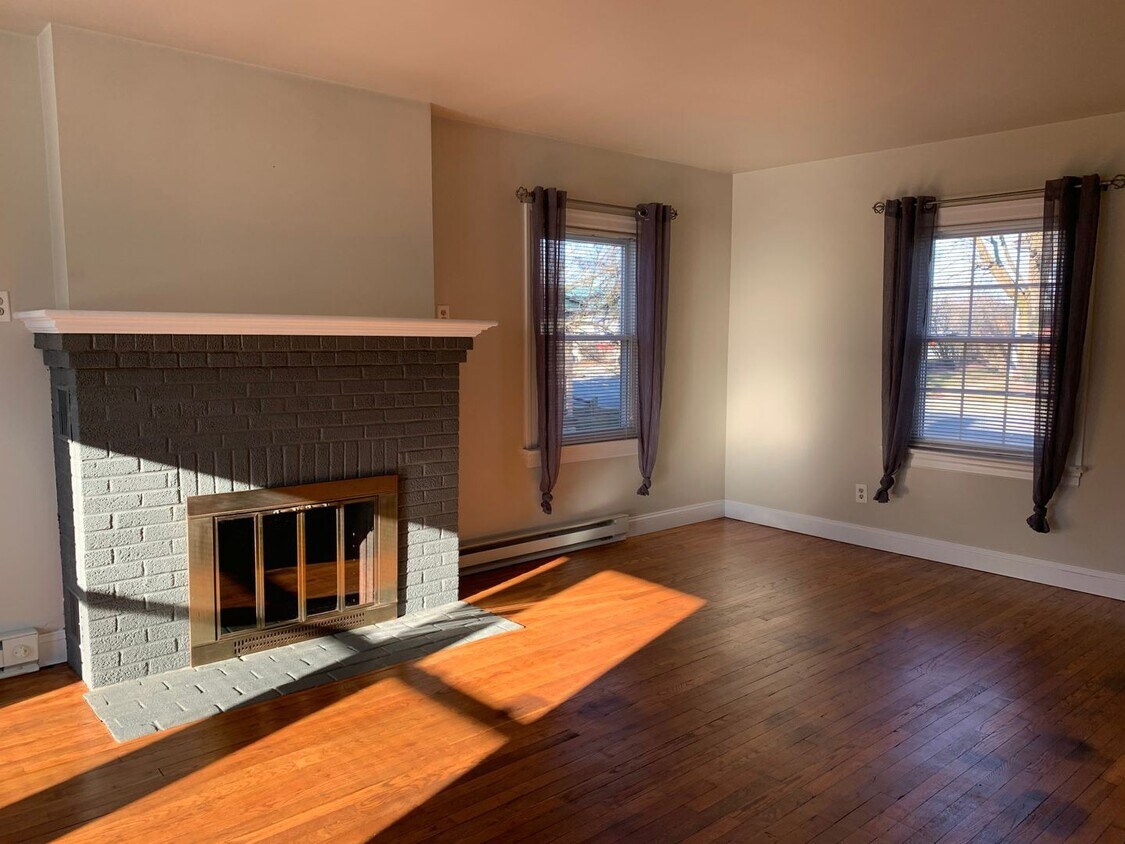 Foto principal - 115 W State St