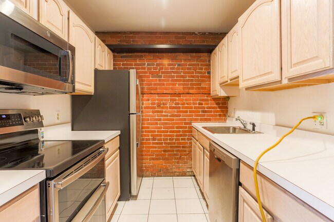 Building Photo - 1750 Washington St