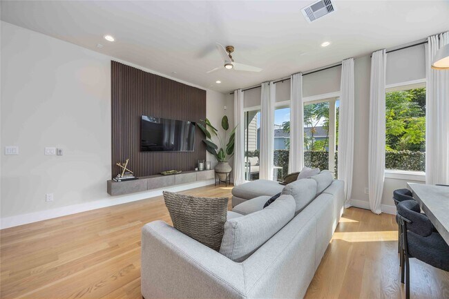 Foto del edificio - 5310 Suez St