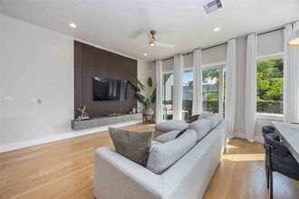 Building Photo - 5310 Suez St