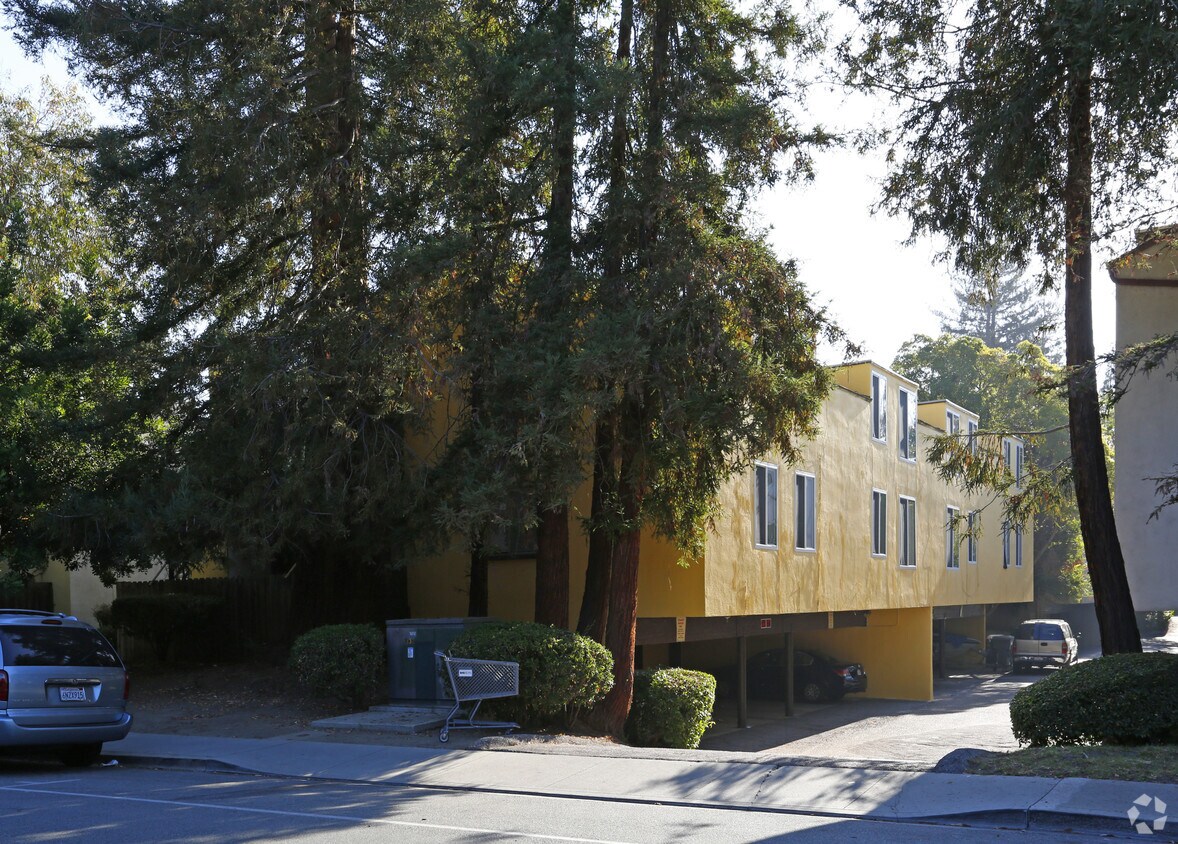 Primary Photo - 2017 Halford Ave