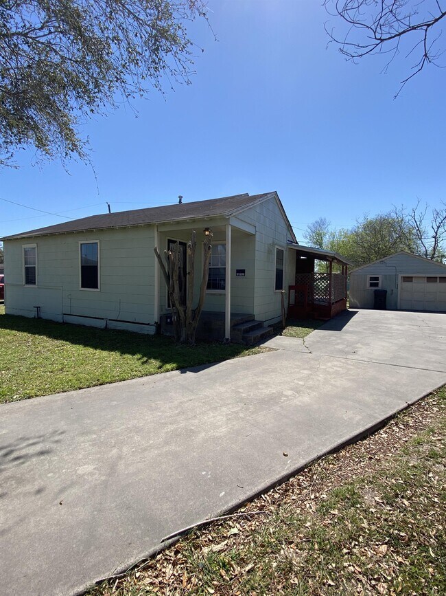 Building Photo - 2841 Riggan St