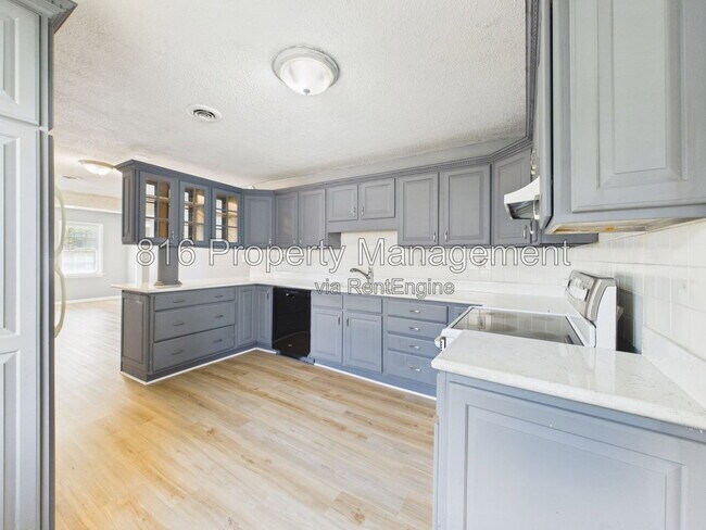 Foto del edificio - 5935 Cypress Pl