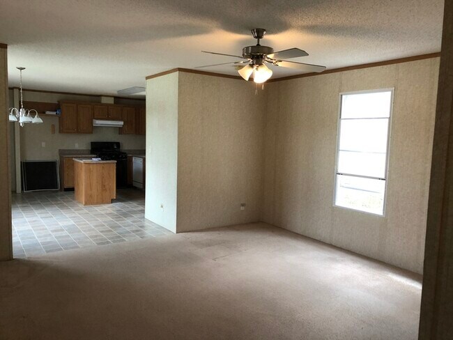 Building Photo - Cozy 1,120 sqft home is a 3 BR, 2 BA MH