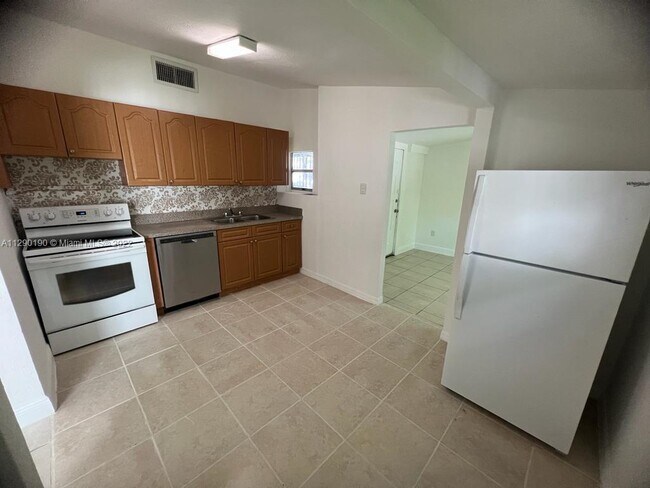 Foto del edificio - 421 NW 50th St