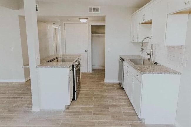 Building Photo - Charming 3/2/1 Home on a Quiet Cul-de-Sac