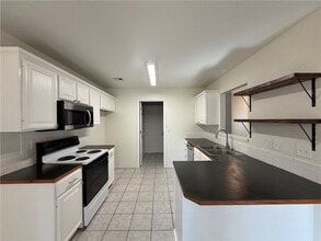 Building Photo - 531 Walker St