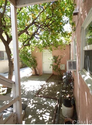 Primary Photo - 5057 Cahuenga Blvd